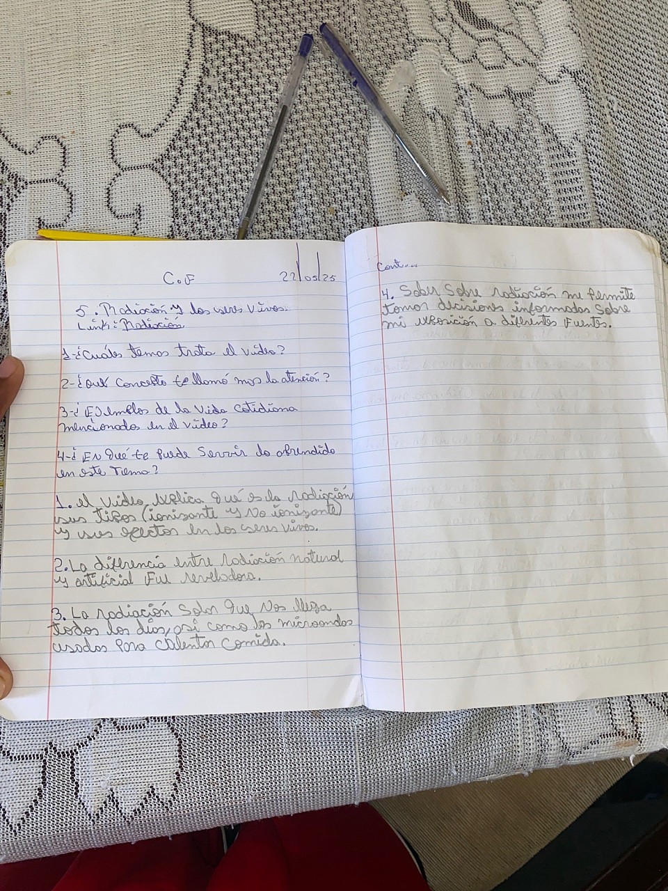 Foto del cuaderno de (Radiación y Los seres vivos) ciencias físicas.